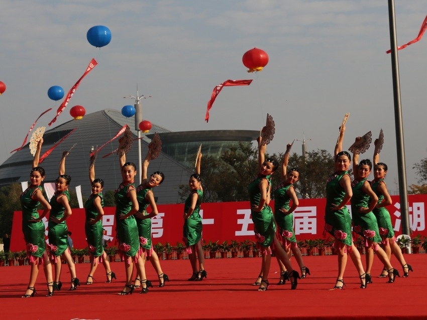 杭州市西湖区教育局文化馆排舞队的《排舞串