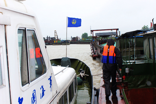 抗击台风灿鸿 杭州三堡船闸启动单向调度