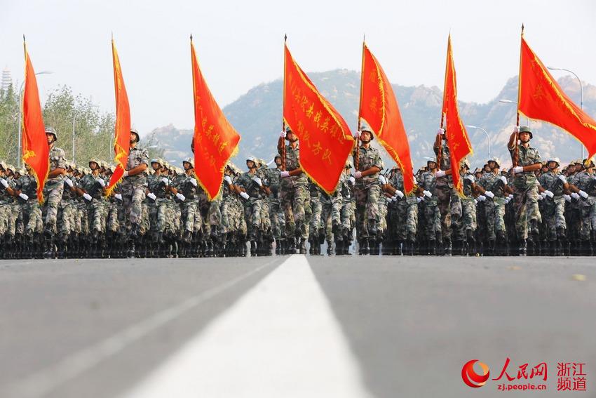 直击雁门关伏击战英雄连英模部队方队阅兵风