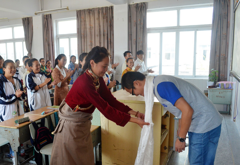 在浙西藏新疆籍学生庆祝教师节(高清组图)