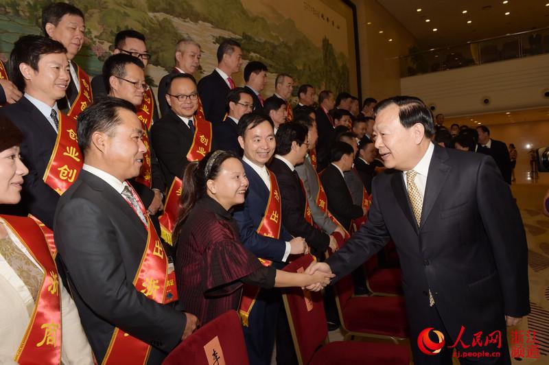 省委副书记,省长李强作主旨演讲.