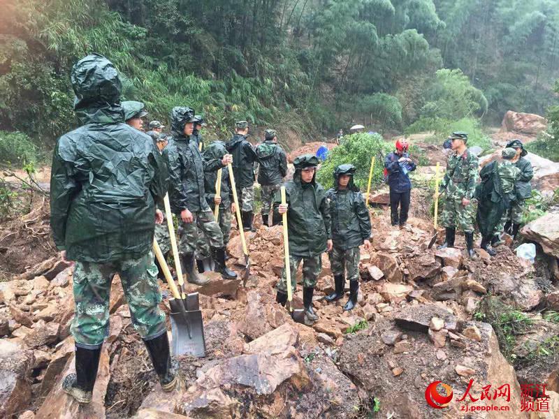 武警衢州支队官兵驰援遂昌救援一线--浙江频道--人民