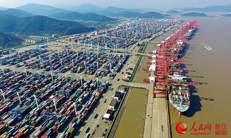宁波舟山港成为全球首个9亿吨大港(组图)