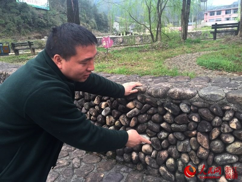 龙泉市宝溪乡:村里铁军带领溪头村建设桃花源