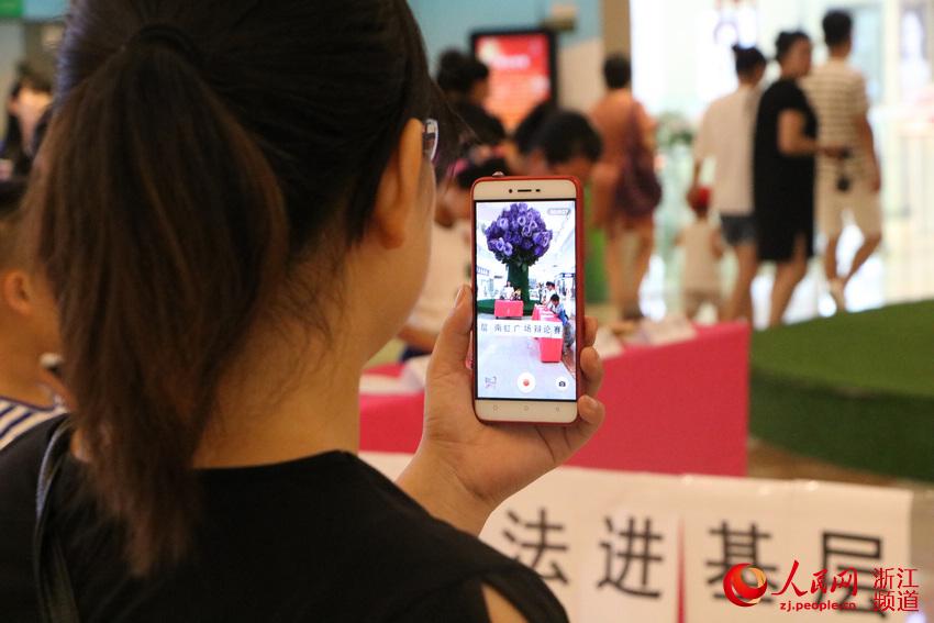 商场惊现谜之辩论赛,浙理学子基层普法进行时