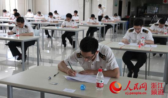 宁波海关组织行政执法人员参加执法资格统一考