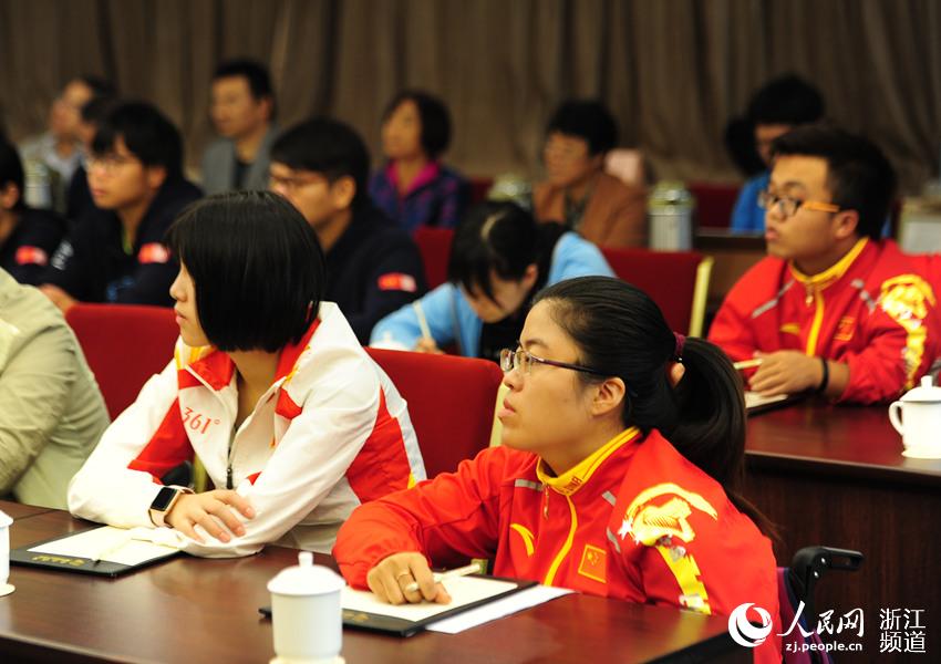 全省残疾人代表收看中国共产党第十九次全国代