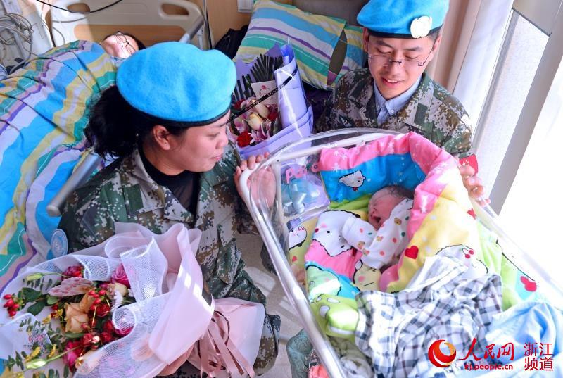 一边是志愿者服务军嫂 一边是维和部队发来感