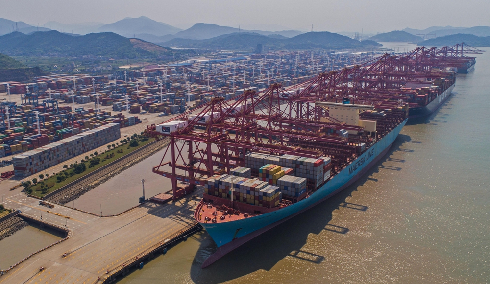 寧波舟山港這裡已是名副其實的世界第一大港，成為“21世紀海上絲綢之路”的國際樞紐港。