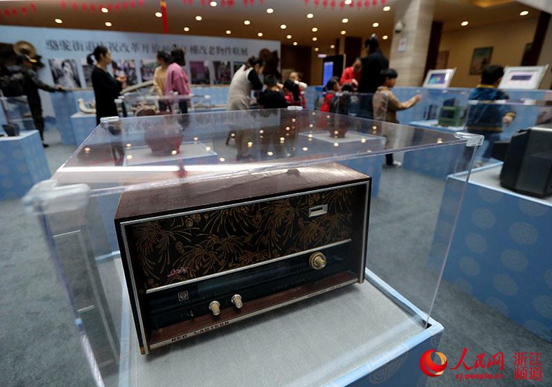12月3日，红灯牌收音机亮相老物件展览。章勇涛 摄