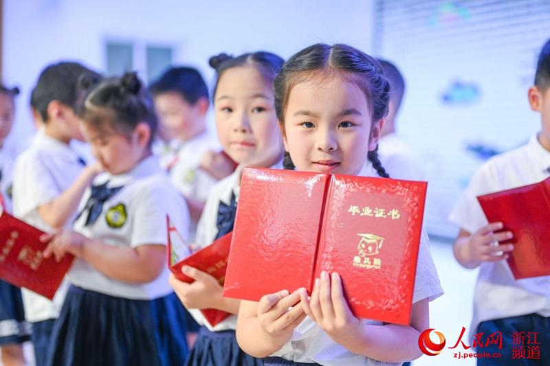 湖州南潯：幼兒園舉行畢業禮 小童“放飛希望”【3】