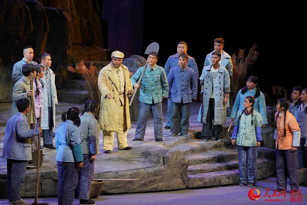 5月15日，台州亂彈大型現代戲《我的大陳島》在北京國家大劇院上演。人民網 章勇濤攝
