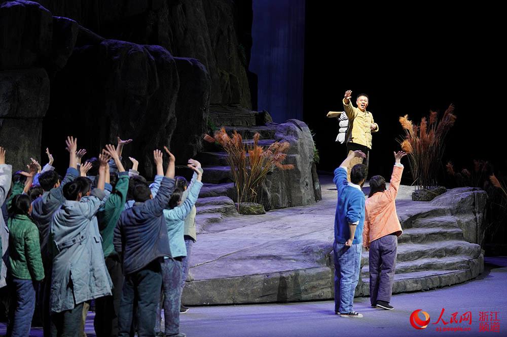 5月15日，台州亂彈大型現代戲《我的大陳島》在北京國家大劇院上演。人民網 章勇濤攝