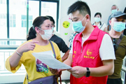 青年志愿队助力疫苗接种