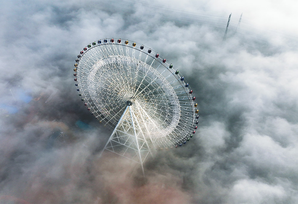 近日，寧波前灣新區出現雲海奇觀，從空中向下俯瞰，雲海翻騰，如夢如幻，十分壯觀。虞昌勝攝