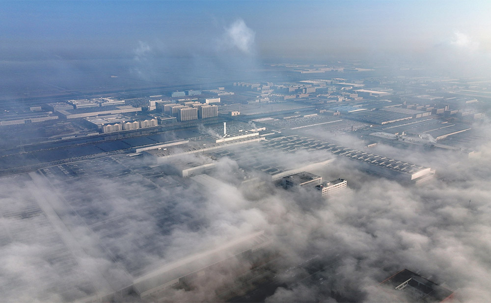 近日，寧波前灣新區出現雲海奇觀，從空中向下俯瞰，雲海翻騰，如夢如幻，十分壯觀。虞昌勝攝