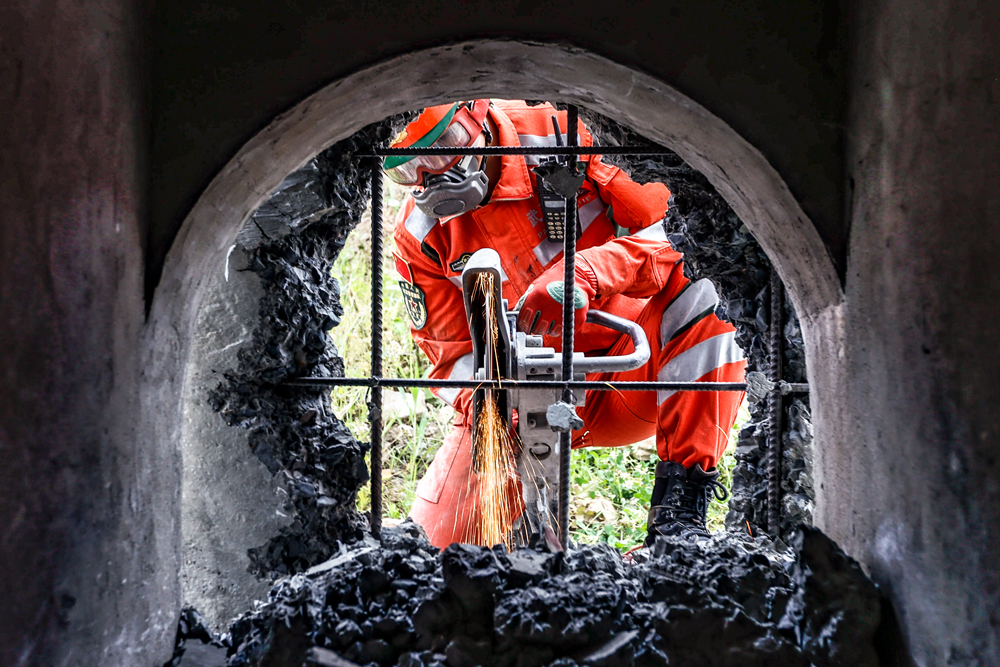 ��Ԯ�ٱ�����ҺѹԲ�̾��и��ϰ��ʢ������