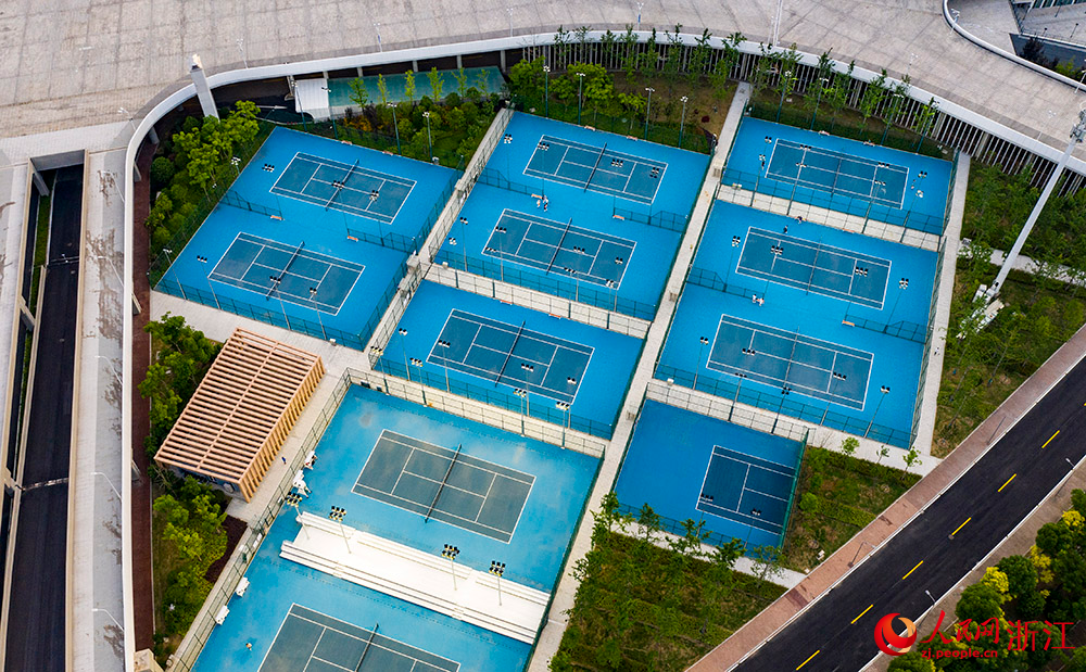 航拍杭州奧體中心體育場及網球中心部分全民健身場地。人民網 章勇濤攝