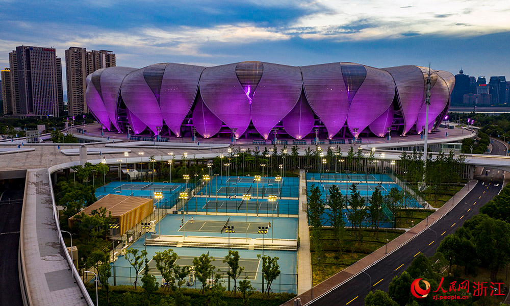 航拍杭州奧體中心體育場及網球中心部分全民健身場地。人民網 章勇濤攝