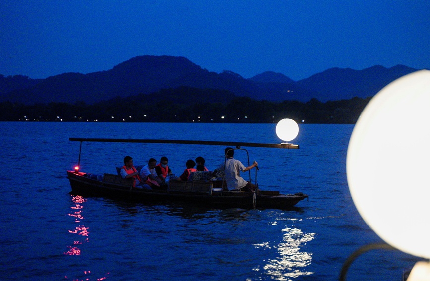 “風月無邊”宋風夜游。杭州西湖風景名勝區管委會供圖