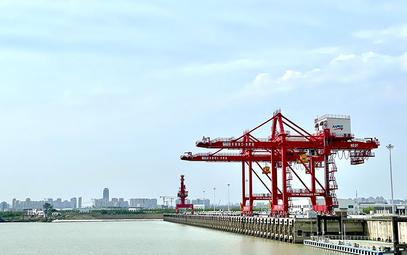 江淮运河首座集装箱码头——合肥派河国际综合物流园港区一期建成。合肥市交通运输局供图
