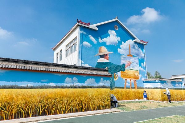六合近百平方米大型农民画墙绘。受访者供图