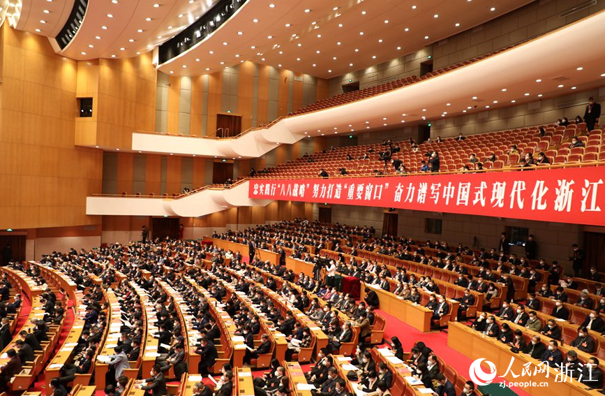 1月15日上午，浙江省政協十三屆一次會議圓滿完成各項議程，在省人民大會堂閉幕。人民網 方彭依夢攝
