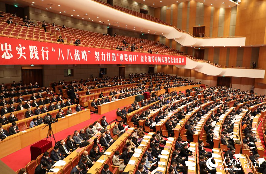 1月15日上午，浙江省政協十三屆一次會議圓滿完成各項議程，在省人民大會堂閉幕。人民網 方彭依夢攝