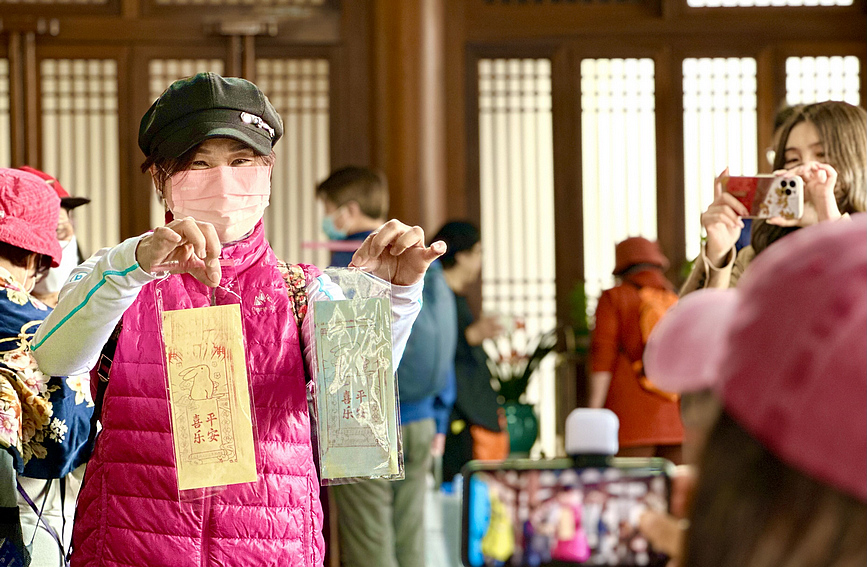浙江首个香港旅游团打“飞的”体验杭州宋韵文化。龚靖文摄
