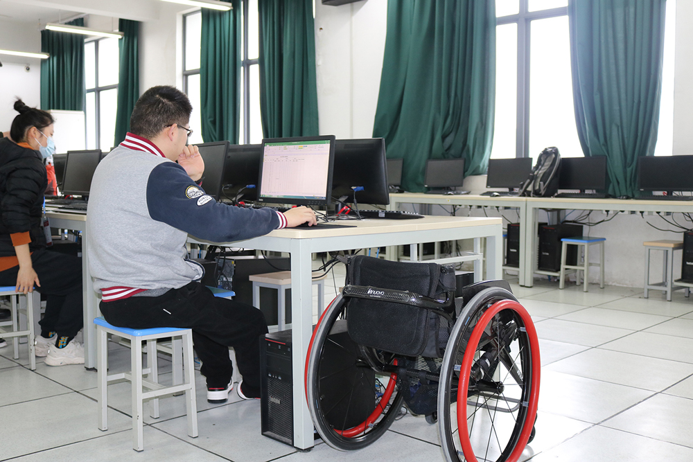 第七届全国残疾人职业技能大赛浙江省选拔赛在湖州举行。潘萍摄