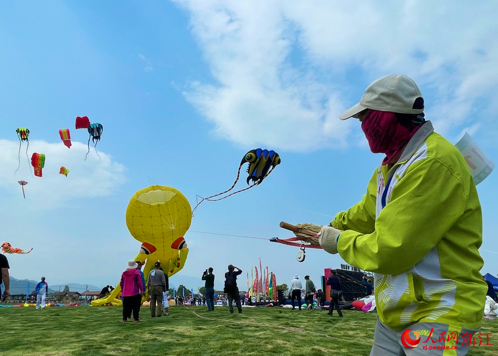 4月11日上午，2023全國風箏精英賽（瑞安站）在位於溫州瑞安的國家農業公園啟幕。人民網記者 郭揚攝