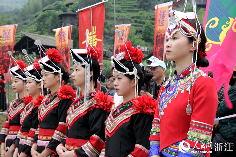 民族同心祈福典礼现场。人民网 陈陆洵摄