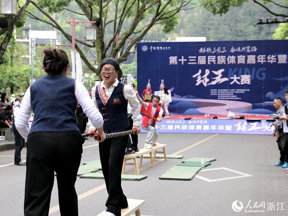 第十三届畲乡民族体育嘉年华暨“封王”大赛现场。人民网 陈陆洵摄