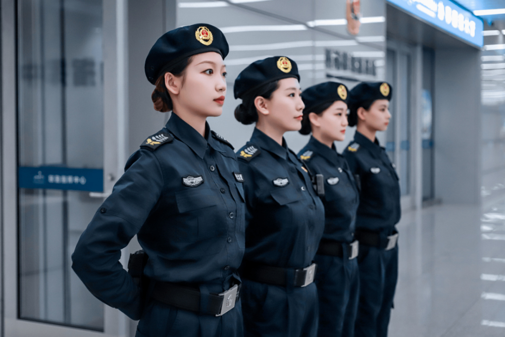 女子巡逻队正式亮相杭州西站枢纽。杭州市余杭区综合行政执法局供图