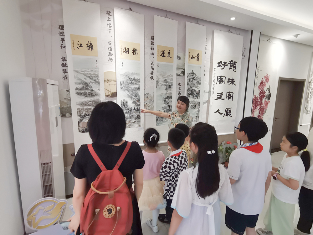 “迎精彩亚运 展韵味上城”书画展举办。龚燕青摄