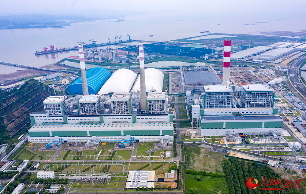 空中俯瞰浙江二建承建的浙能乐清电厂三期主厂房。人民网 章勇涛摄
