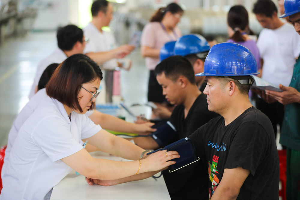 7月28日，湖州钟管开展“守护肝脏健康 科学预防肝炎”义诊主题活动。王正摄
