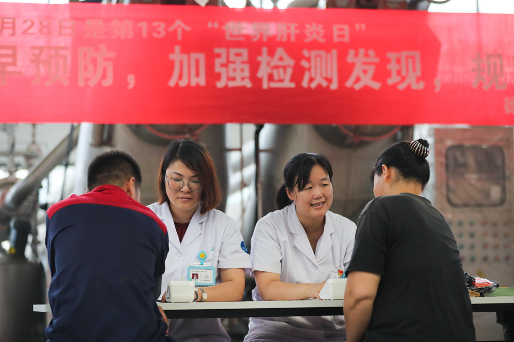 7月28日，湖州钟管开展“守护肝脏健康 科学预防肝炎”义诊主题活动。王正摄