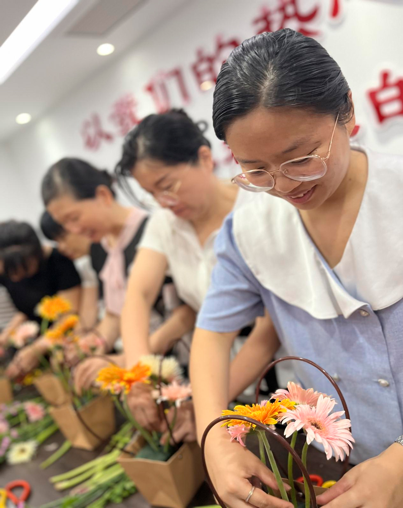居民为花束造型。李美娇摄