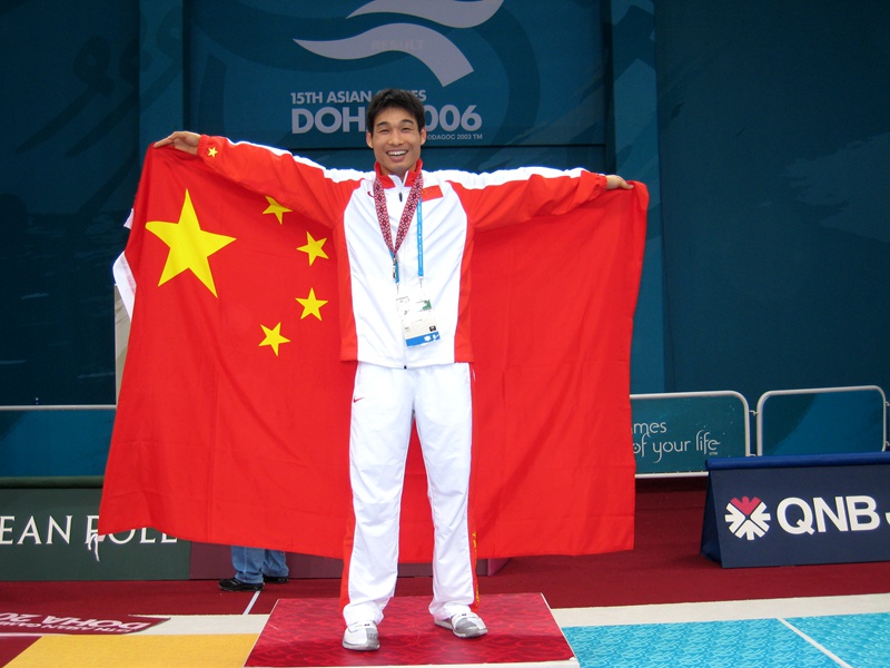 徐延飞夺得2006年多哈亚运会男子散打70公斤级冠军。受访者供图