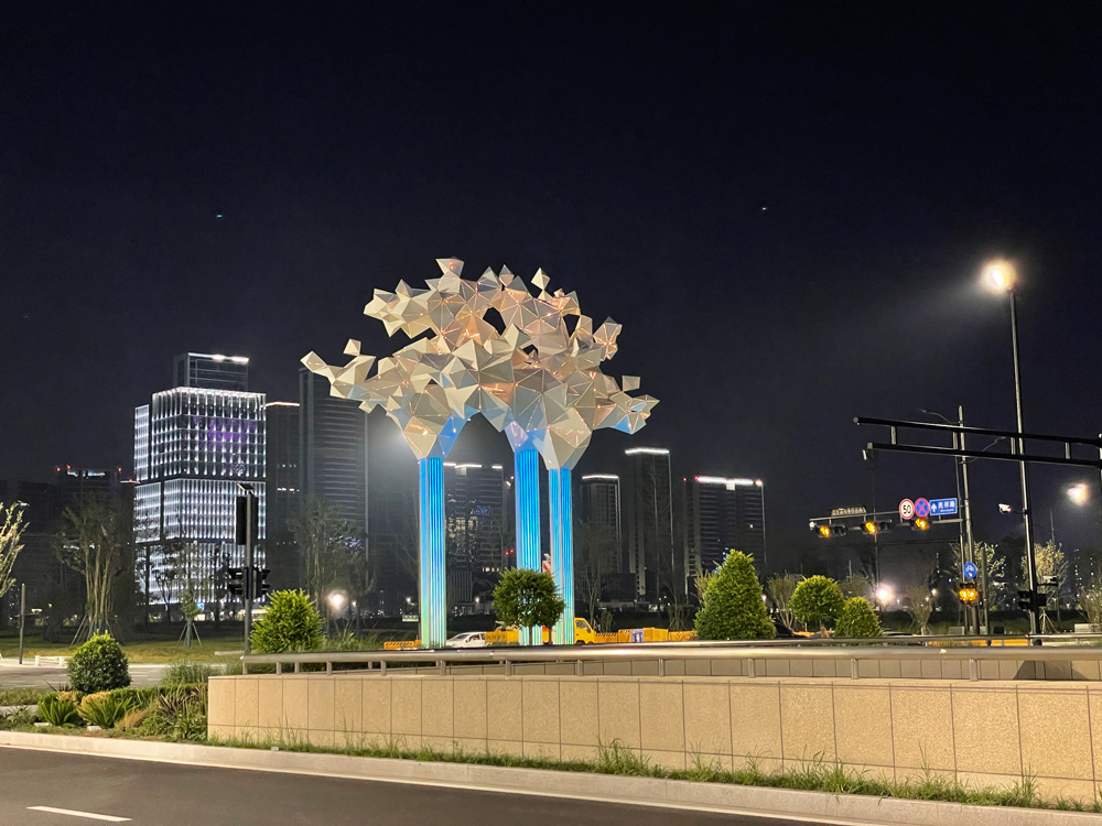 《雲樹》雕塑作品。溫嶺市委宣傳部供圖