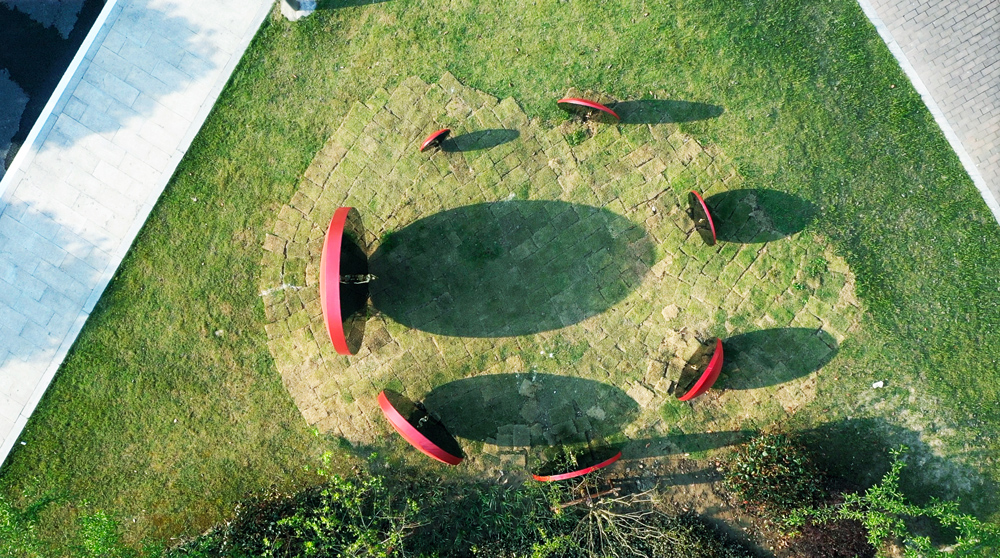 《穿越》雕塑作品。溫嶺市委宣傳部供圖