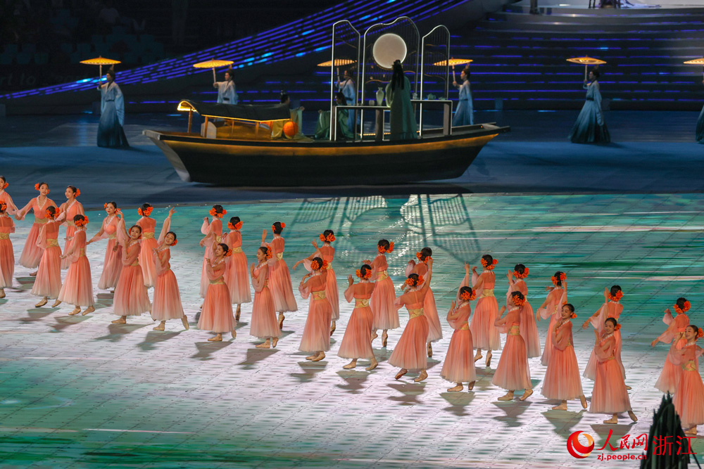 9月23日晚，第19屆亞洲運動會開幕式在浙江省杭州市舉行。人民網 章勇濤攝