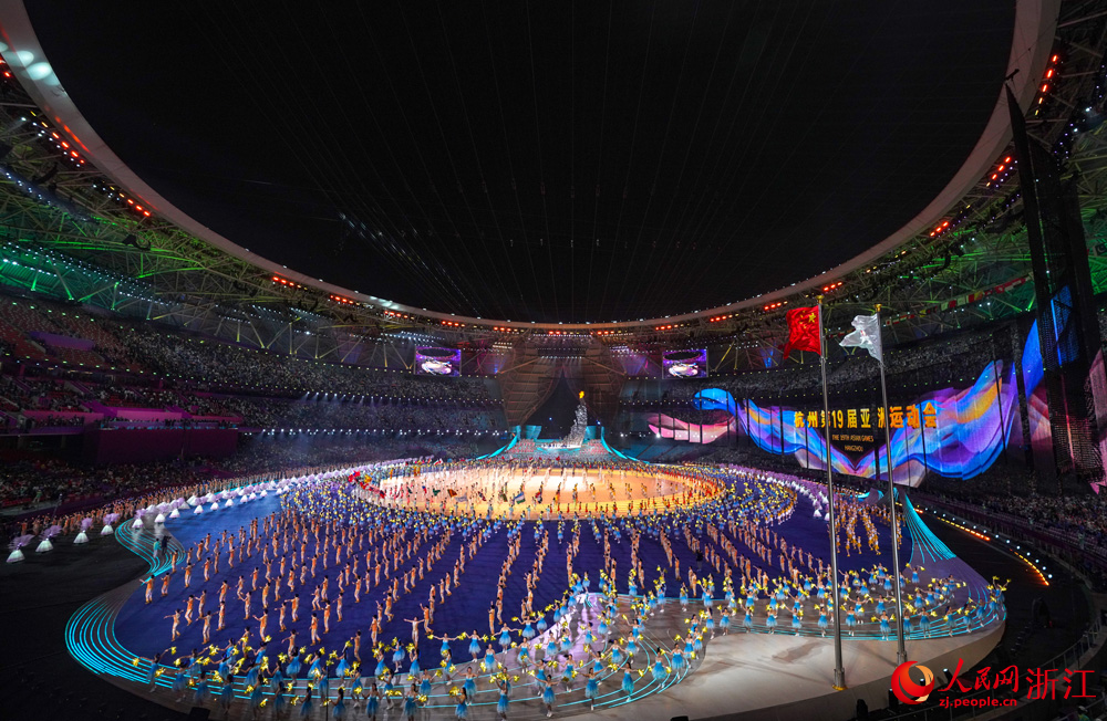 9月23日晚，第19届亚洲运动会开幕式在浙江省杭州市举行。人民网 章勇涛摄