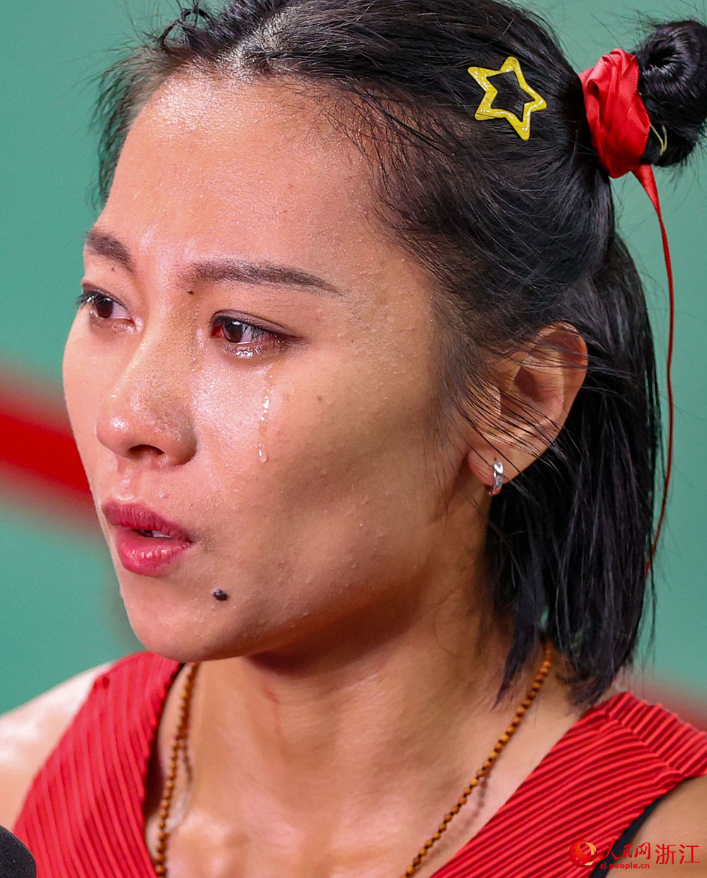 9月30日，葛曼棋喜极而泣。人民网 章勇涛摄