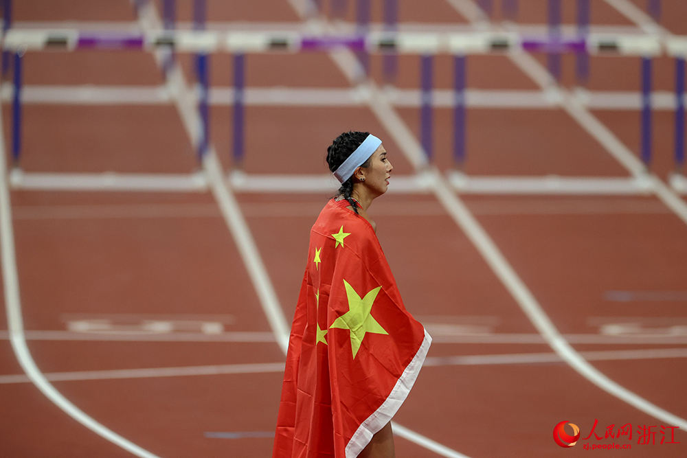 10月1日，中国选手林雨薇夺冠后庆祝。人民网 章勇涛摄