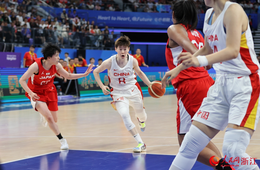 中国女篮队员在决赛中。人民网 章勇涛摄