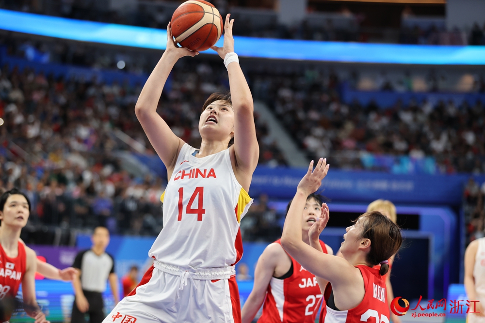 中国女篮队员在决赛中。人民网 章勇涛摄