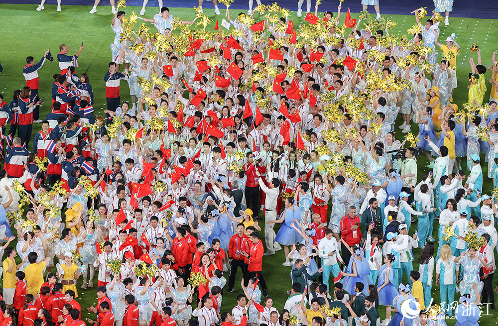 10月8日，杭州第19屆亞洲運動會閉幕式中國代表團入場。人民網 章勇濤攝