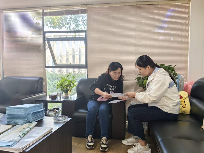 湖濱街道在有序開展經濟普查的過程中結合升規納統相關標准深入了解企業的經營情況。